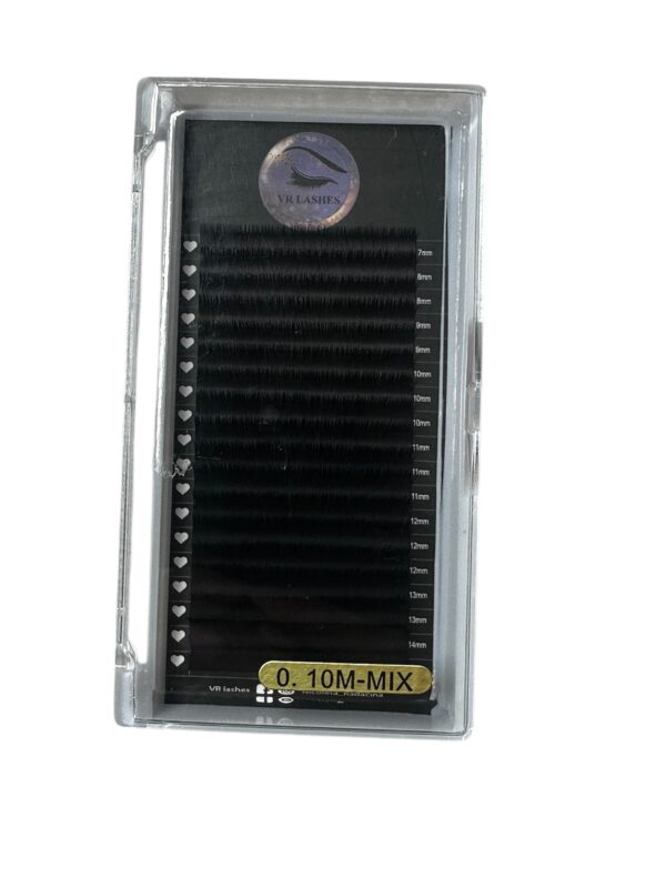 M Curl 0.07 eyelash extensions are extremely lightweight.