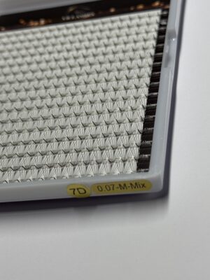 PREMADE M LASH 0.07 7D 320 FANS